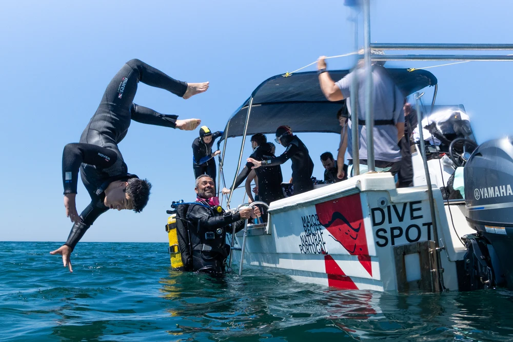 Diving and snorkeling from a boat in Armação de Pêra, Algarve