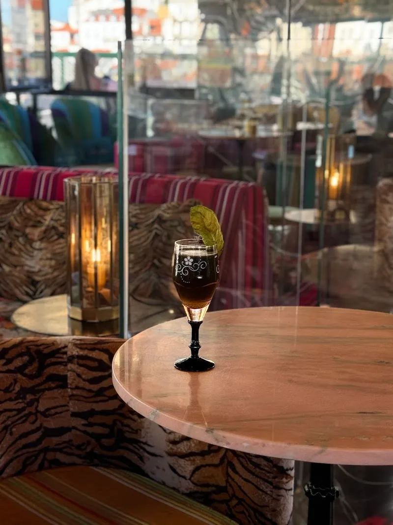 Ruby Rosa - Lisbon Art Stay