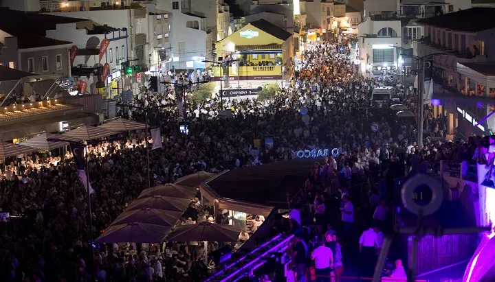 Largo da Praia de Carvoeiro