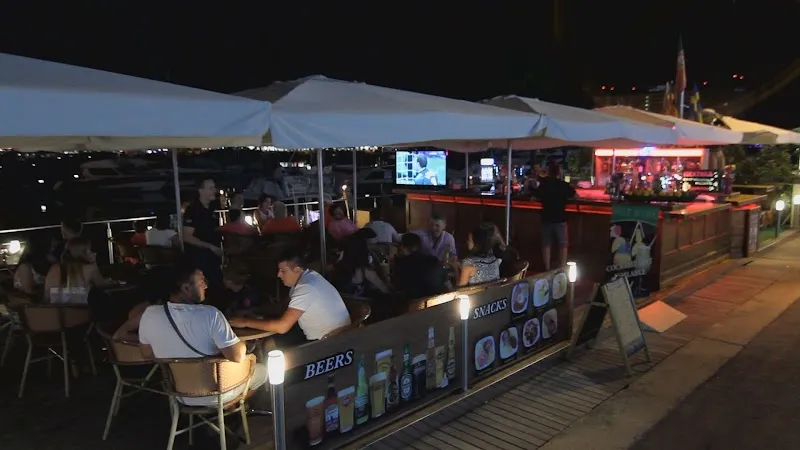 Hole in One Pub - Sports Bar