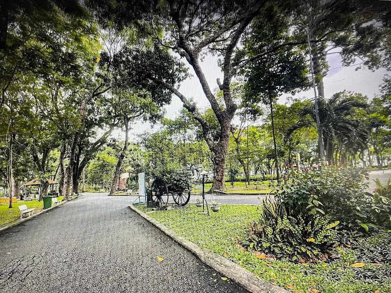 Hoang Van Thu Park