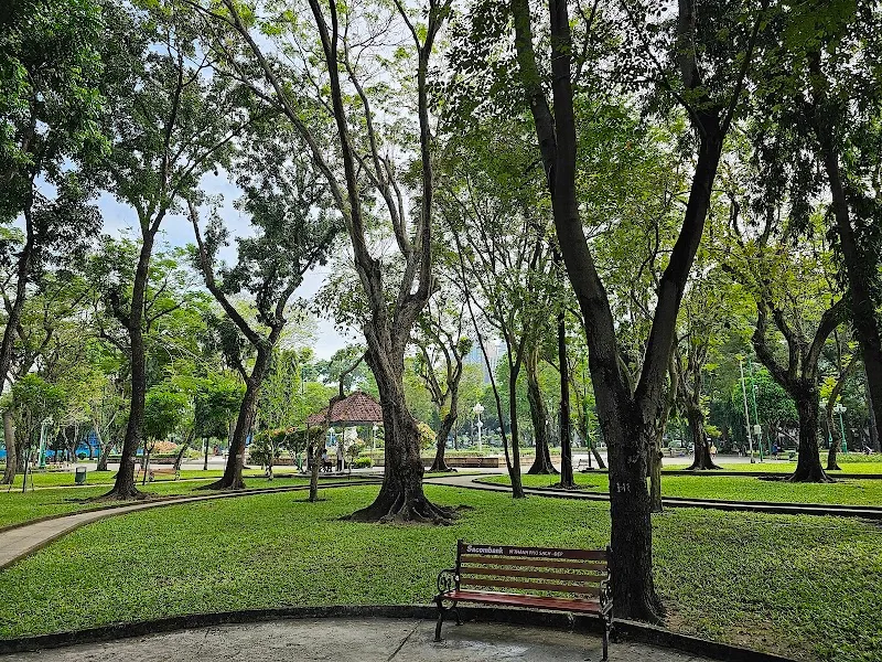 Le Van Tam Park