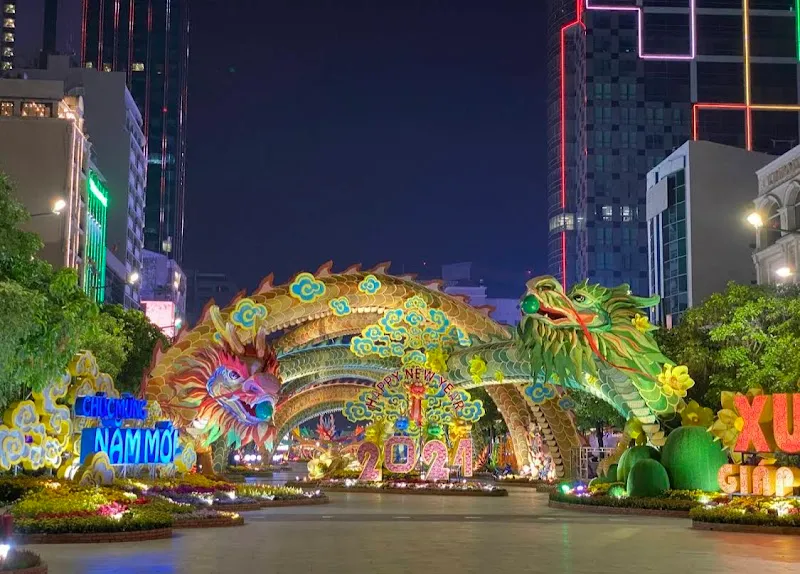 Đường hoa Nguyễn Huệ