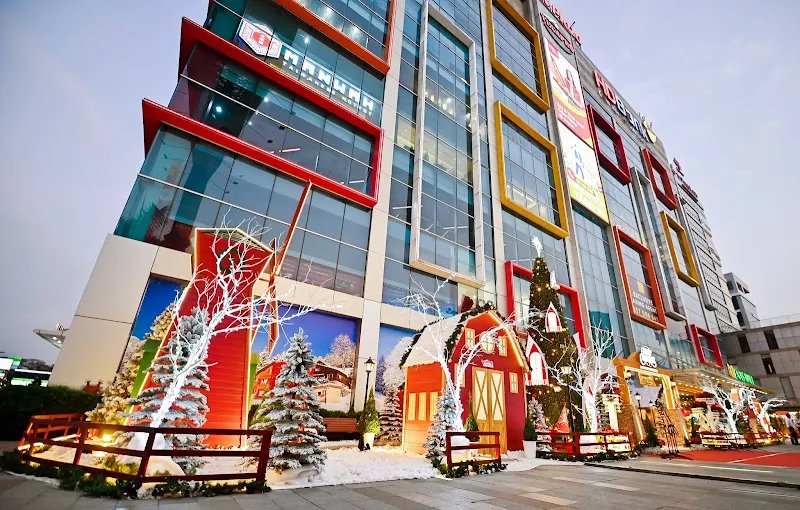 Menas Mall Saigon Airport