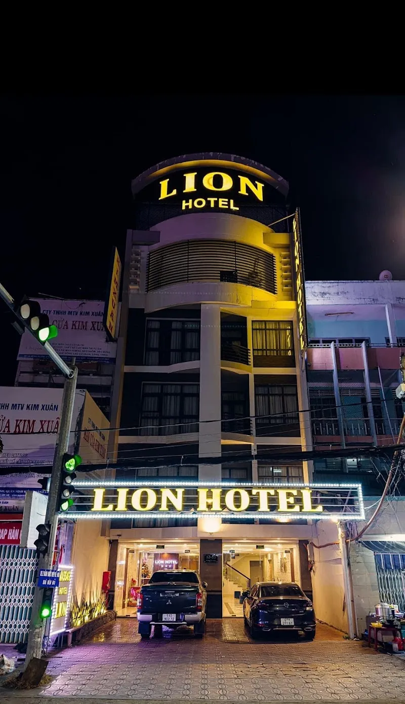 LION HOTEL