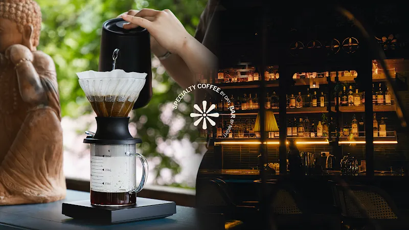 Origin 1982 - Speakeasy bar in The last old house (1982)