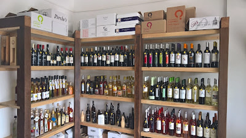 Origens Shop in Ferragudo for wine and regional products